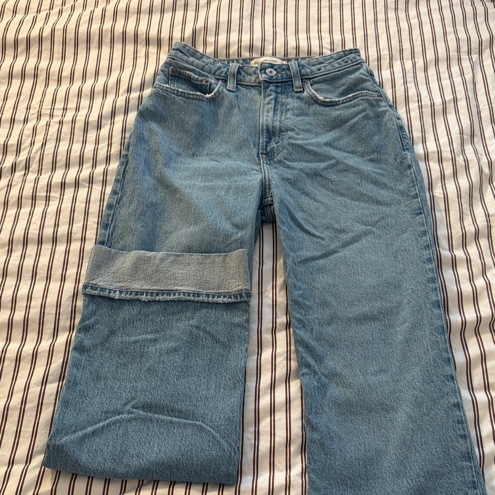 Abercrombie & Fitch Light Blue Women Jeans The 90’s Relaxed Jean High Rise